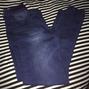 Super stretchy skinny jeans! 👖